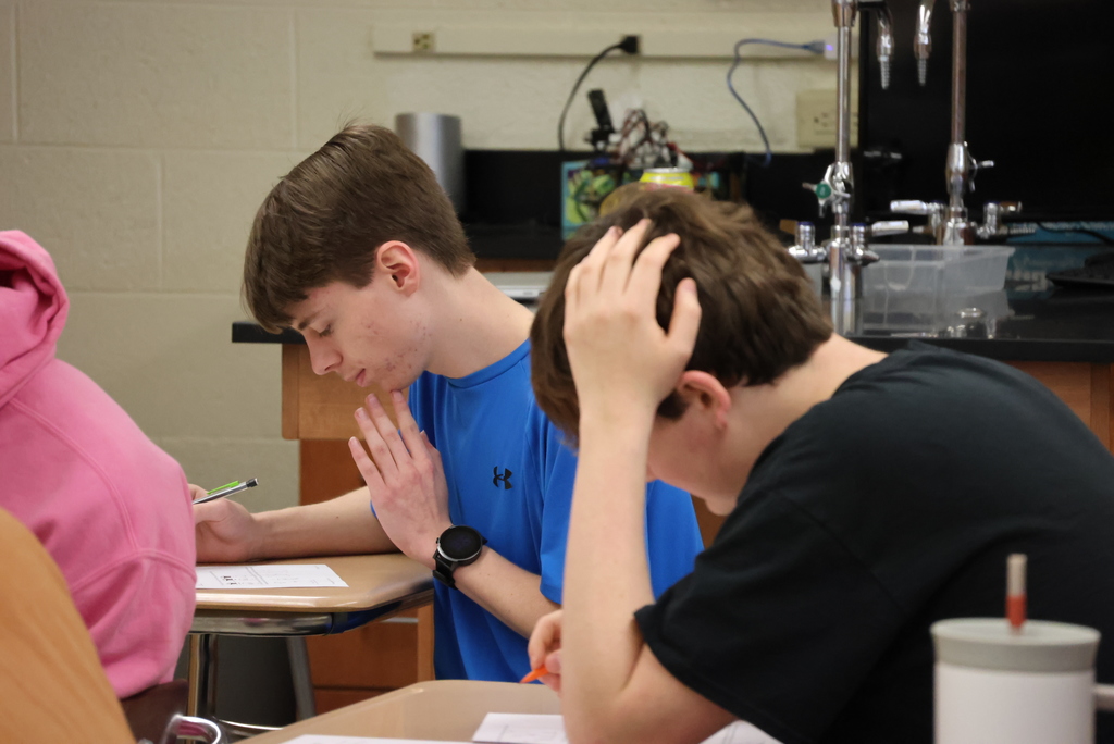 Know what qualitative analysis entails as it relates to physics? Mr. Roberts' students do! Today, they were analyzing energy changes in different situations. There was some high-level thinking going on! #celebrate379