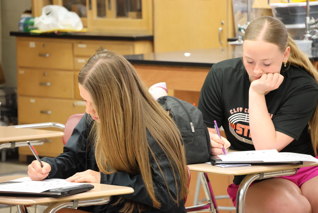 Know what qualitative analysis entails as it relates to physics? Mr. Roberts' students do! Today, they were analyzing energy changes in different situations. There was some high-level thinking going on! #celebrate379