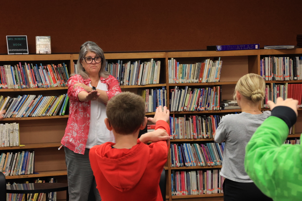 Did you know that scientific data show that intensive cursive instruction improves both writing and reading-related skills? Mrs. Galindo, who is trained in Alphabetic Phonics, teaches cursive with every 4th and 5th grade class. #celebrate379