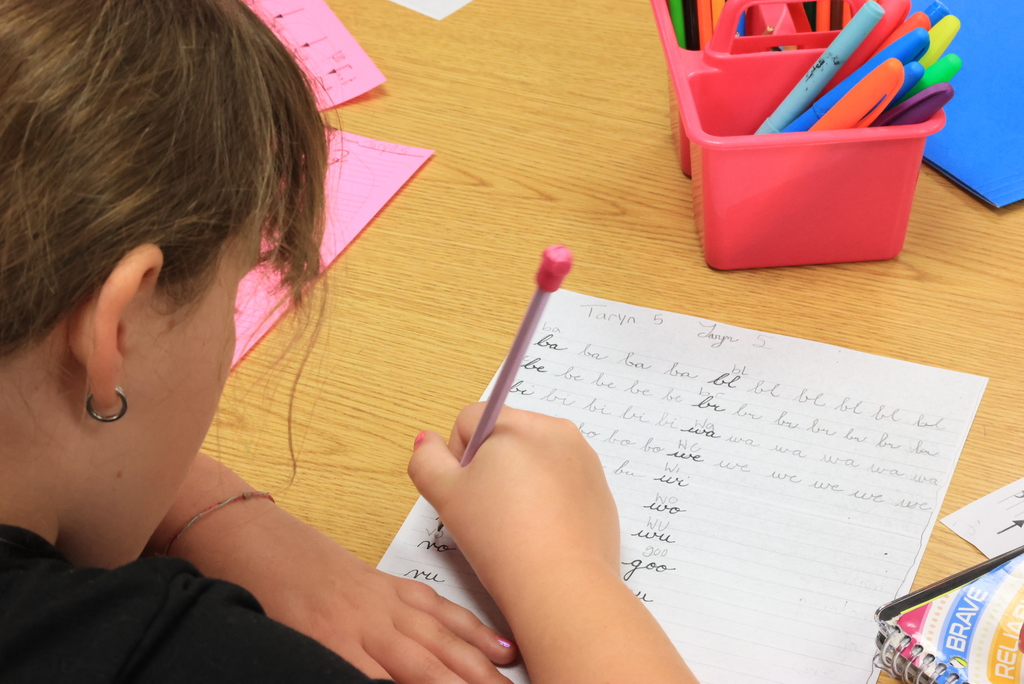 Did you know that scientific data show that intensive cursive instruction improves both writing and reading-related skills? Mrs. Galindo, who is trained in Alphabetic Phonics, teaches cursive with every 4th and 5th grade class. #celebrate379