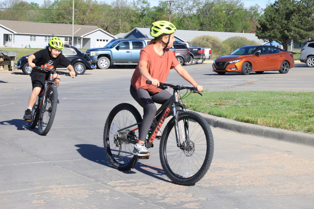 Mr. Smith's 7th grade P.E. students ride bikes in the CCCMS parking lot waiting to leave on their ride around town. #Celebrate379