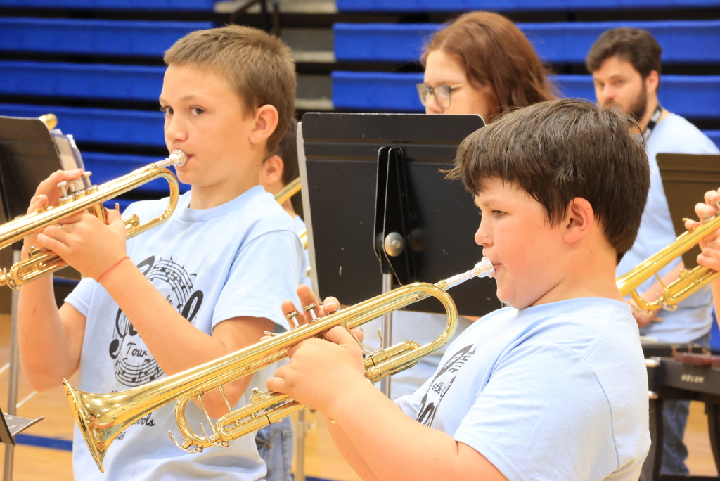 6th grade band students from Wakefield and Clay Center perform in front of Wakefield students.