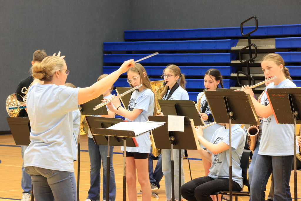 6th grade band students from Wakefield and Clay Center perform in front of Wakefield students.