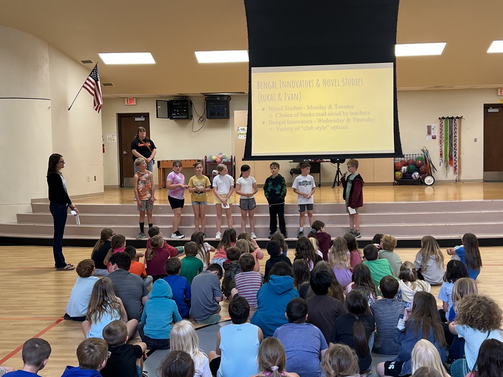 Lincoln 3rd graders learn about Garfield Elementary from 4th grade leaders during Movin' On Up Day.