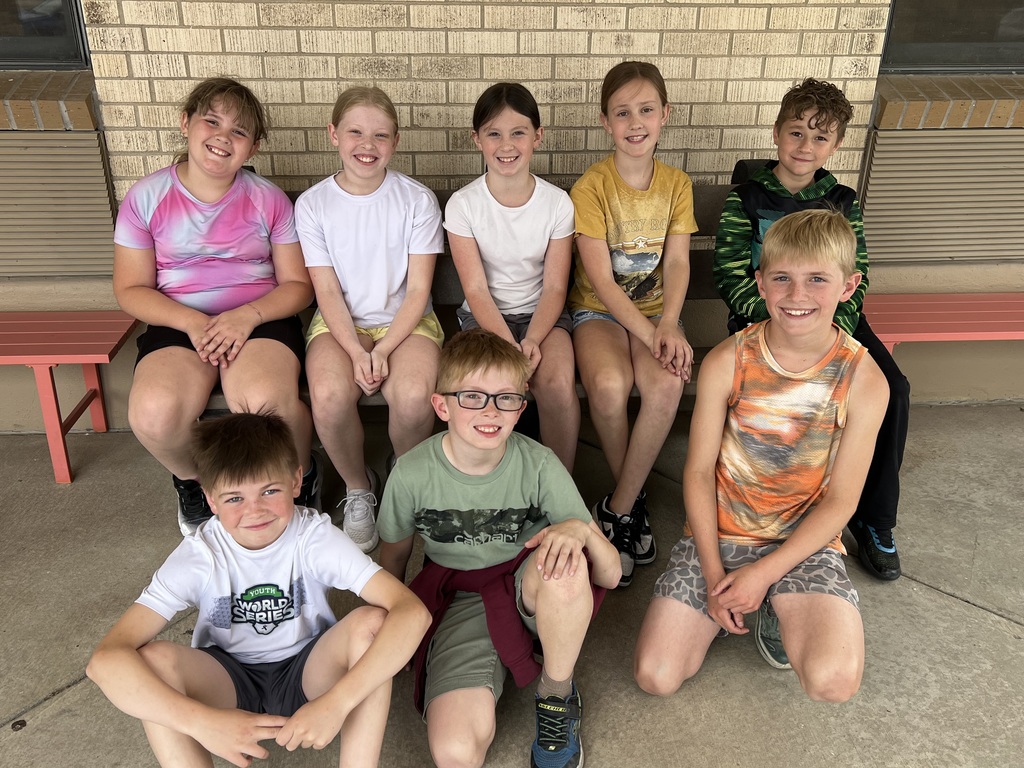 4th grade leaders at Movin' On Up Day are pictured.