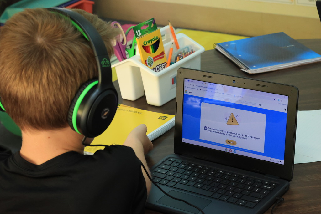 Mrs. McDonald watched over her students as they take the i-Ready diagnostic assessment.