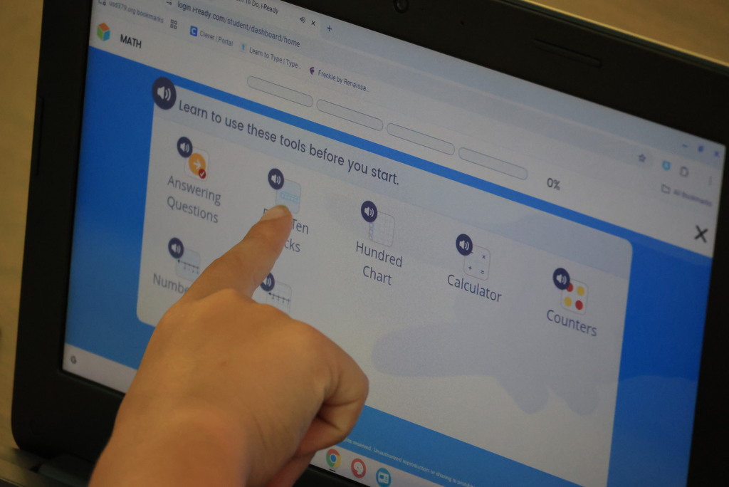 Mrs. McDonald watched over her students as they take the i-Ready diagnostic assessment.