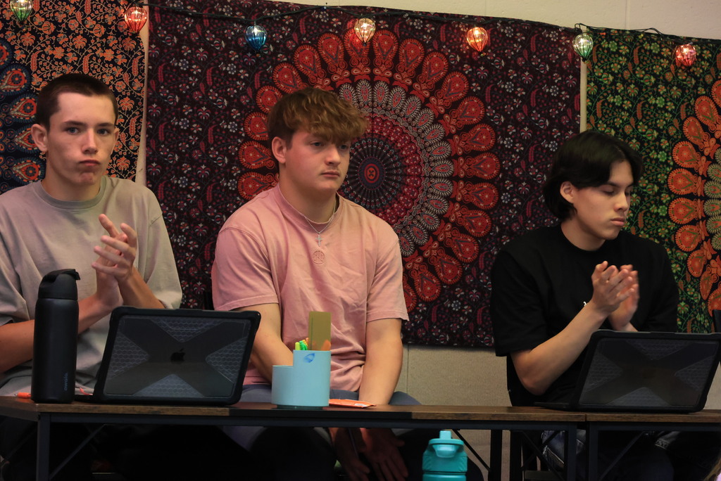 Speech students listen to their colleague's speeches.