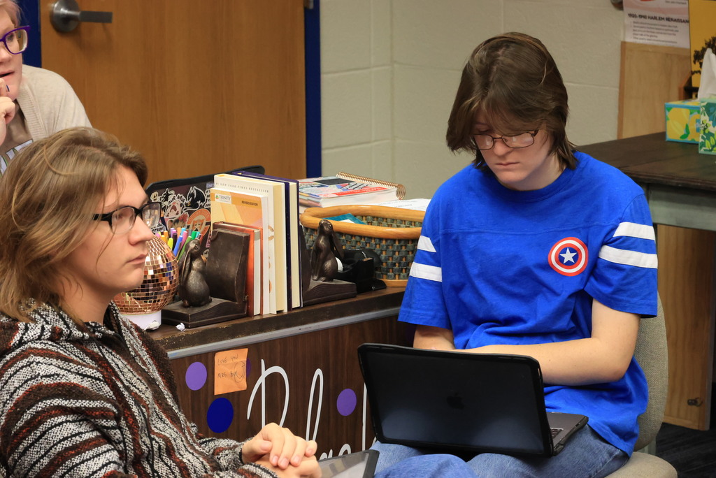 Speech students listen to their colleague's speeches.