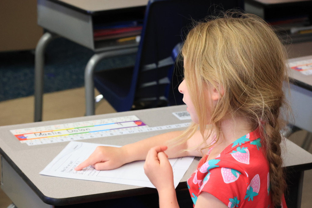 Mrs. Carr's 1st graders read a passage together.