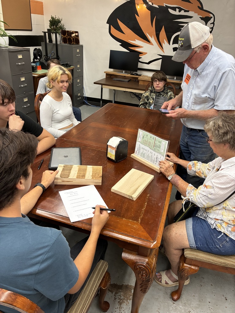 Mrs. Schooley's Cabinetmaking students are working with the Green Cafe to create a holder for their napkins, menus, salt and pepper shakers, and sugar containers. We met with Mr. and Mrs. Lloyd for feedback on our prototype.