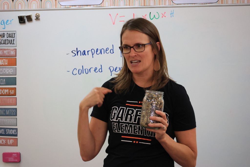 Mrs. Cott gets into homerooms at least once every other week for Leader In Me counseling lessons. Today, she taught Ms. Bott's 5th graders about "big rocks and small rocks."  Students thought about how "big rocks" take up a lot of space in their jar, and how "small rocks" can add up quickly and take over the jar, even when they aren't as important as the big rocks.