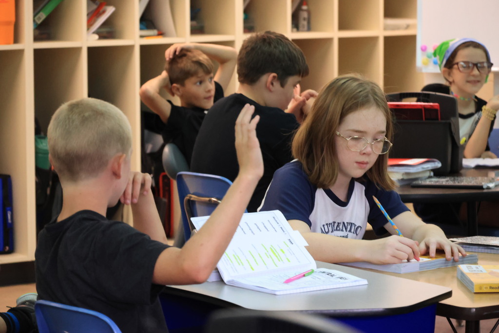 Mrs. Knepper started a new ELA story with "Big Idea" vocabulary. Students learned the definitions of possible unknown words that would occur in the story. This is a comprehension strategy that all Garfield classes use. #Celebrate379