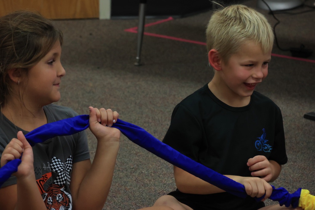 Mrs. Rourke has her students practice rowing a boat, then they grabbed a circular "rope" and rowed together to learn rhythm and move to the beat! 