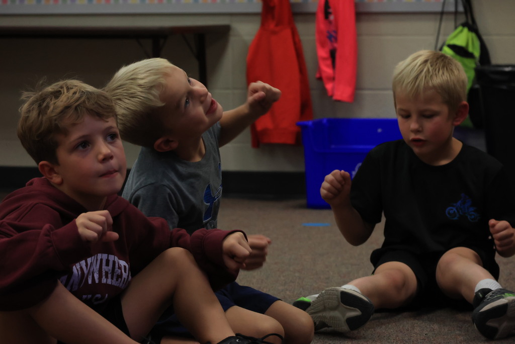 Mrs. Rourke has her students practice rowing a boat, then they grabbed a circular "rope" and rowed together to learn rhythm and move to the beat! 