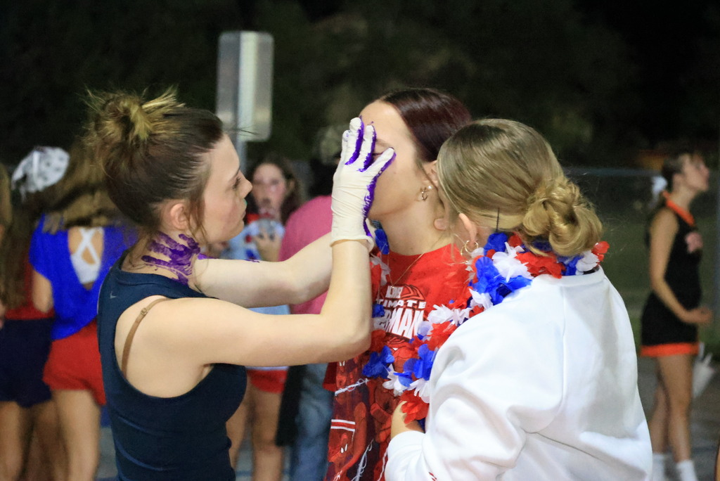 CCCHS students celebrate the YLinK 5th quarter event with hand painting a banner recognizing Suicide Awareness Month, eating snow cones from Chilly Hillbilly, and playing games.