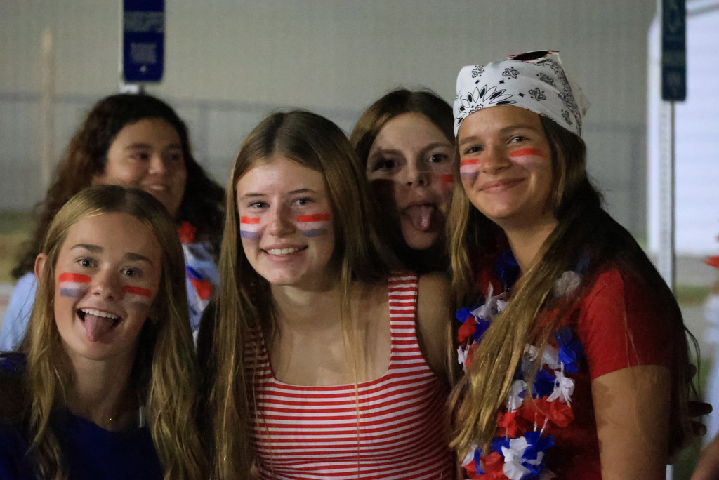 CCCHS students celebrate the YLinK 5th quarter event with hand painting a banner recognizing Suicide Awareness Month, eating snow cones from Chilly Hillbilly, and playing games.