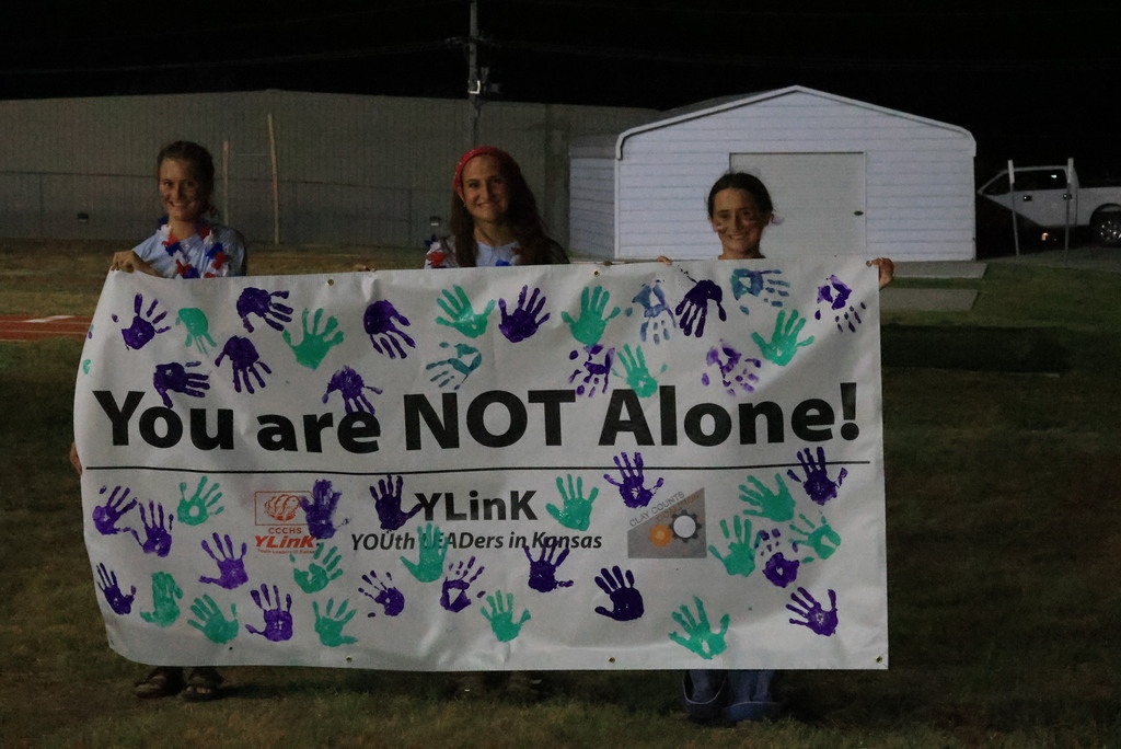 CCCHS students celebrate the YLinK 5th quarter event with hand painting a banner recognizing Suicide Awareness Month, eating snow cones from Chilly Hillbilly, and playing games.