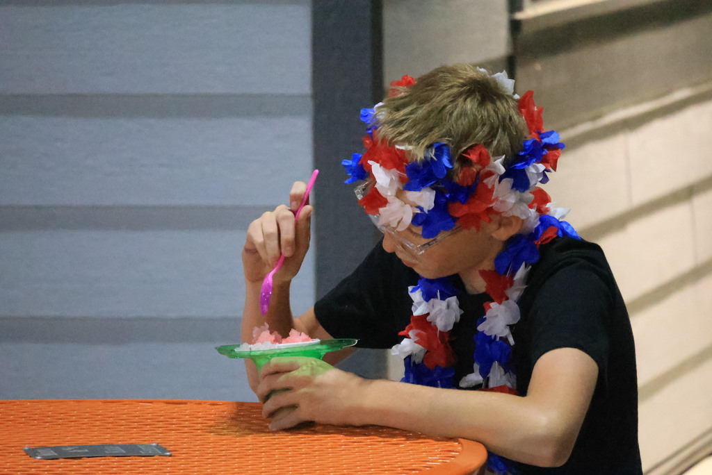 CCCHS students celebrate the YLinK 5th quarter event with hand painting a banner recognizing Suicide Awareness Month, eating snow cones from Chilly Hillbilly, and playing games.