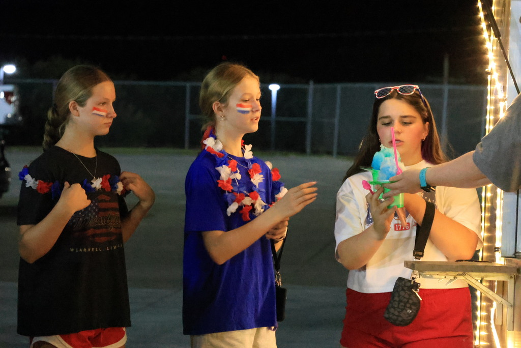 CCCHS students celebrate the YLinK 5th quarter event with hand painting a banner recognizing Suicide Awareness Month, eating snow cones from Chilly Hillbilly, and playing games.