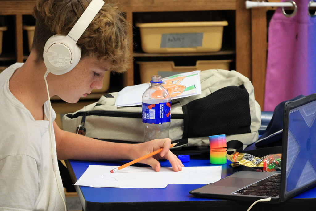 Mrs. Looney's junior high/high school art class are working on multiple projects. Some students were working on "zentangles", a method of creating miniature, abstract art using structured, repetitive patterns drawn one deliberate stroke at a time. Others were drawing their names in a unique way using sign-language hands.
