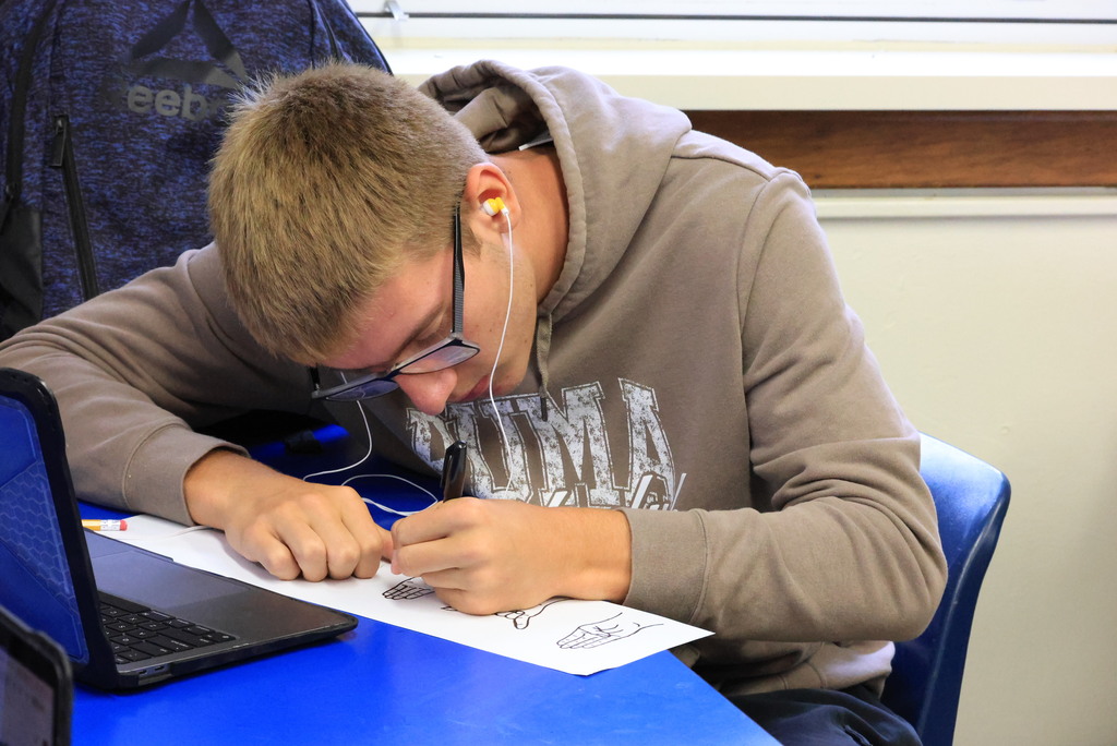 Mrs. Looney's junior high/high school art class are working on multiple projects. Some students were working on "zentangles", a method of creating miniature, abstract art using structured, repetitive patterns drawn one deliberate stroke at a time. Others were drawing their names in a unique way using sign-language hands.