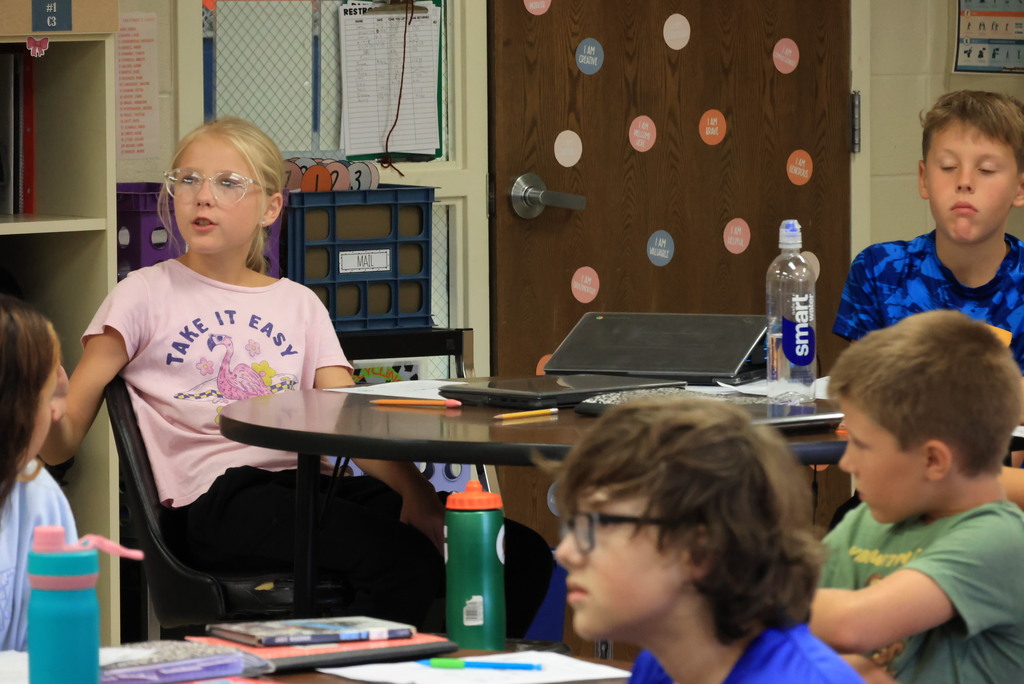 Mrs. Chestnut taught her 5th graders about paragraph structure in a unique way, using the "Yummy" method. 