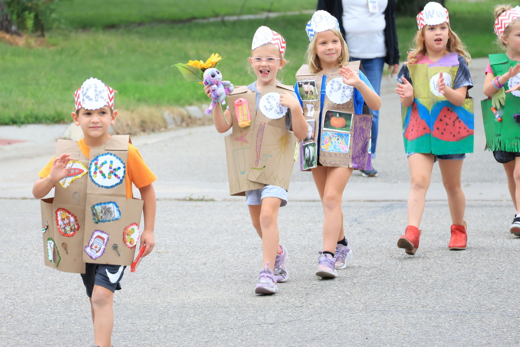 Nothing beats a kindergarten ABC Bootcamp Parade and Show! The K's have been learning their ABCs to begin the year, and today they got to show it off in front of a fantastic crowd of family and friends!