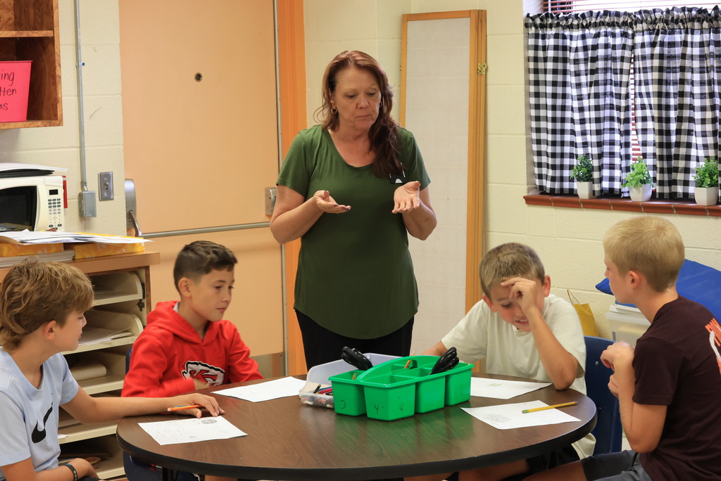 Mrs. Hauck's 5th graders work on their soil conversation posters.