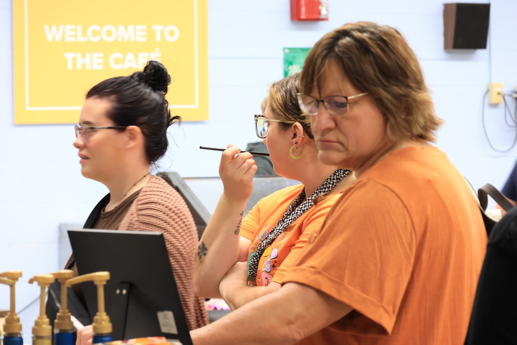The USD 379 Excellence Foundation treated Lincoln and Bus Barn staff yesterday by bringing in the Chilly Hillbilly and 4th and Torch Coffee to provide free drinks. 