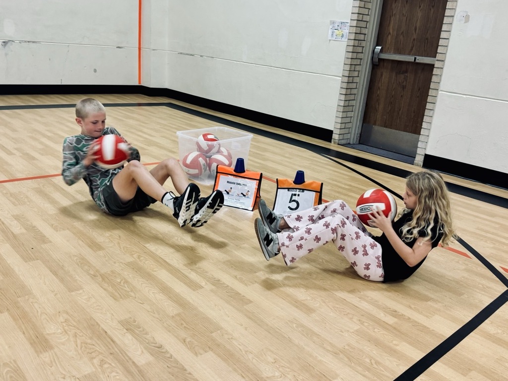 Students in Mrs. Craig’s PE classes spent four days learning about the health-related and skill-related components of fitness through a variety of fun and challenging fitness stations. Students explored skills such as cardiorespiratory endurance, muscular strength and endurance, flexibility, agility, power, speed, balance, coordination, and reaction time.