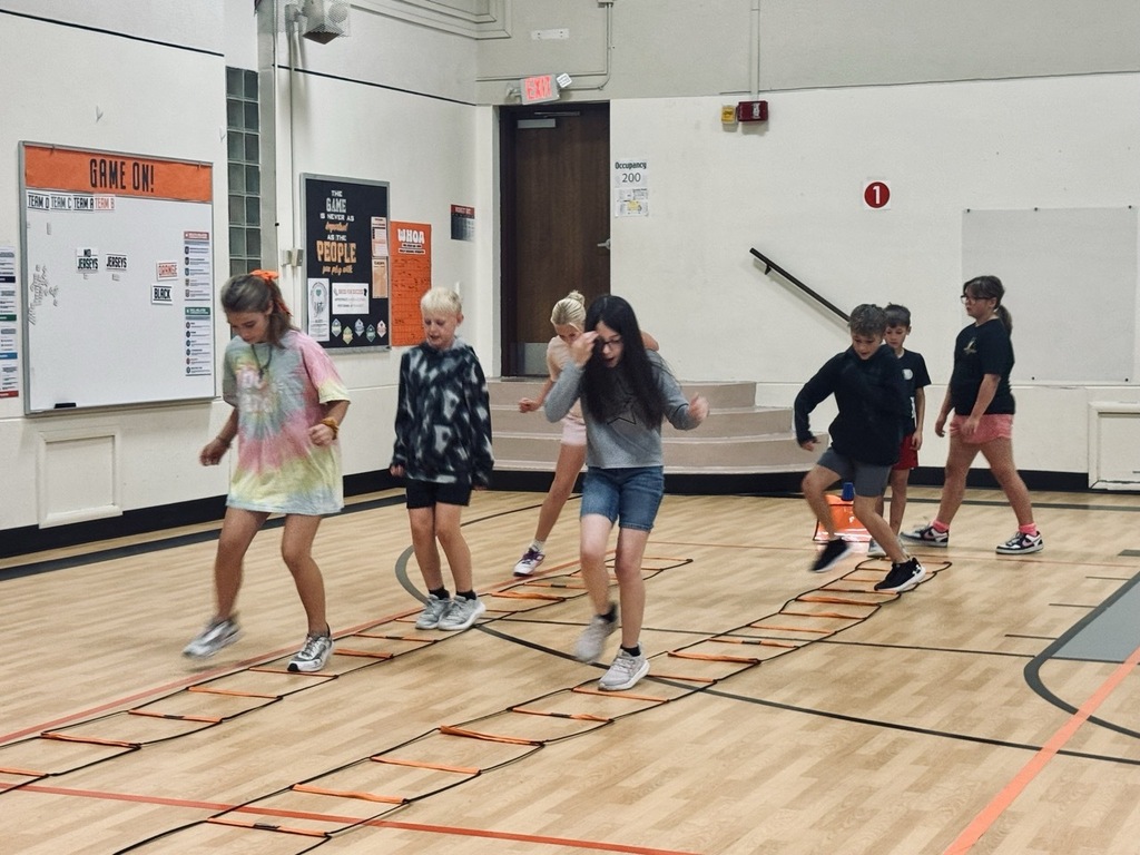 Students in Mrs. Craig’s PE classes spent four days learning about the health-related and skill-related components of fitness through a variety of fun and challenging fitness stations. Students explored skills such as cardiorespiratory endurance, muscular strength and endurance, flexibility, agility, power, speed, balance, coordination, and reaction time.