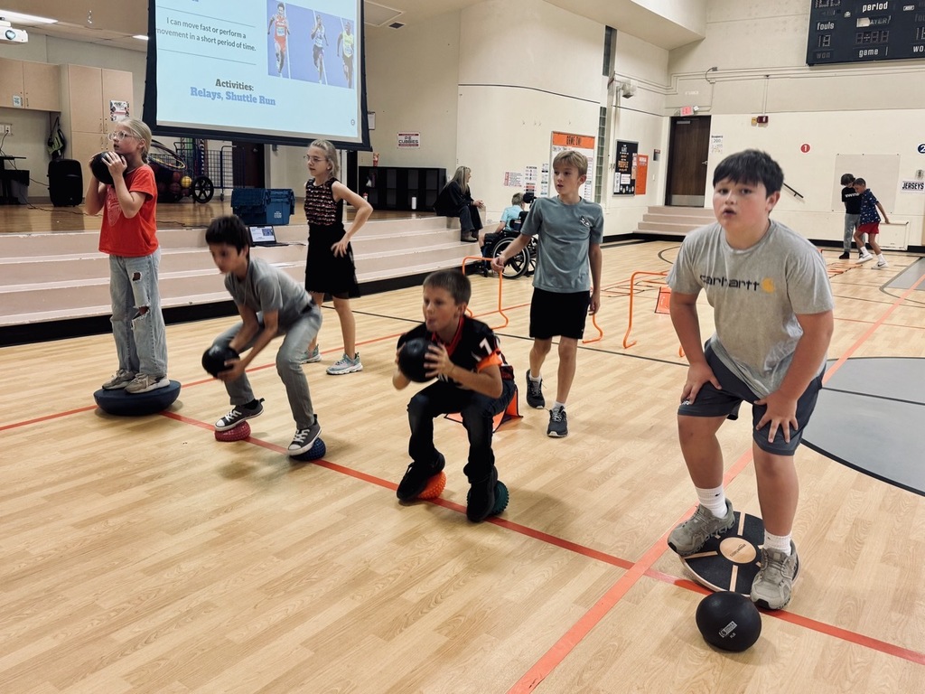 Students in Mrs. Craig’s PE classes spent four days learning about the health-related and skill-related components of fitness through a variety of fun and challenging fitness stations. Students explored skills such as cardiorespiratory endurance, muscular strength and endurance, flexibility, agility, power, speed, balance, coordination, and reaction time.