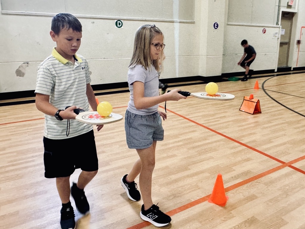 Students in Mrs. Craig’s PE classes spent four days learning about the health-related and skill-related components of fitness through a variety of fun and challenging fitness stations. Students explored skills such as cardiorespiratory endurance, muscular strength and endurance, flexibility, agility, power, speed, balance, coordination, and reaction time.