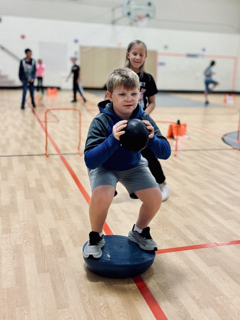 Students in Mrs. Craig’s PE classes spent four days learning about the health-related and skill-related components of fitness through a variety of fun and challenging fitness stations. Students explored skills such as cardiorespiratory endurance, muscular strength and endurance, flexibility, agility, power, speed, balance, coordination, and reaction time.