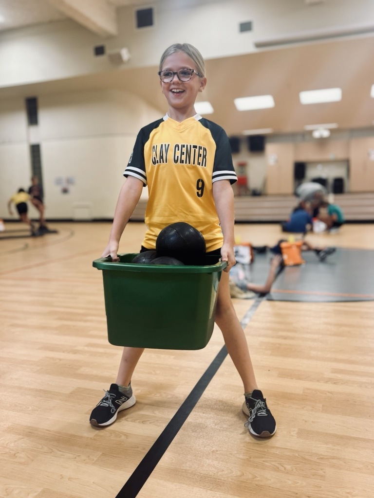Students in Mrs. Craig’s PE classes spent four days learning about the health-related and skill-related components of fitness through a variety of fun and challenging fitness stations. Students explored skills such as cardiorespiratory endurance, muscular strength and endurance, flexibility, agility, power, speed, balance, coordination, and reaction time.