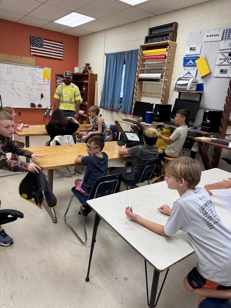 This week, Mr. Couch’s industrial arts classes welcomed DSO Electric Cooperative’s “Get Charged! Electricity and You” initiative. The program helps middle school students learn about electricity and the important role electric cooperatives played in bringing power to rural America. 