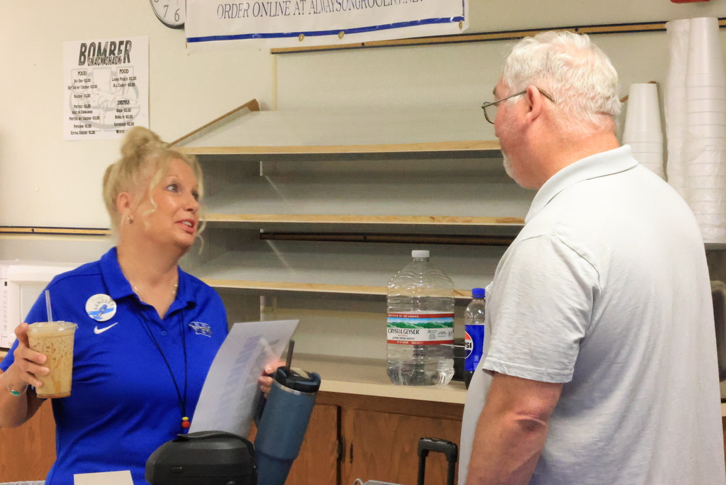 The USD 379 Excellence Foundation celebrated the Wakefield staff this morning by bringing in Mr. Summerson and the Bomber Grind to provide drinks to all staff members. Happy Friday! #Celebrate379