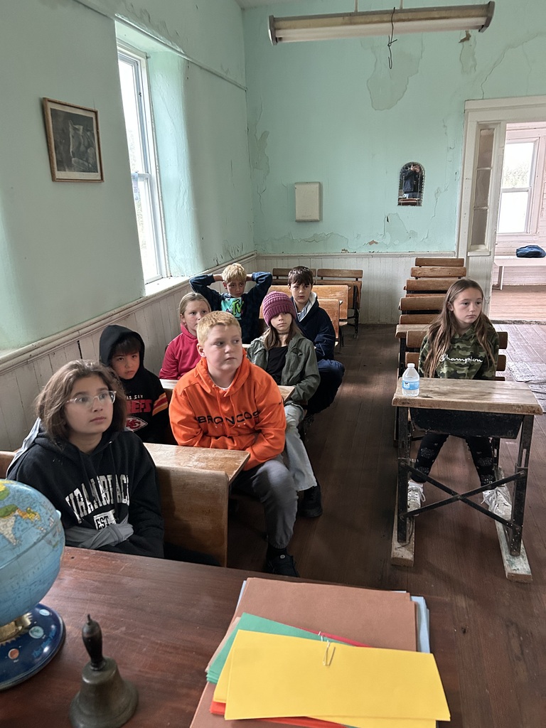Mr. Yenni's 5th graders during their visit to the Sunnyslope Elementary one-room schoolhouse.
