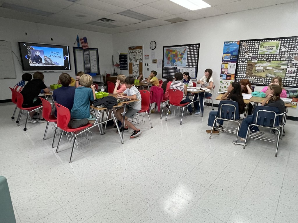 pictures of students in class