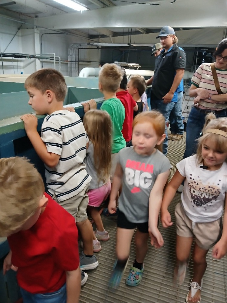 Stydents visiting water treatment plant. 