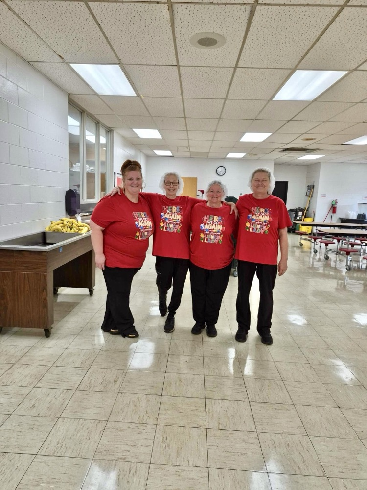picture of cafeteria workers