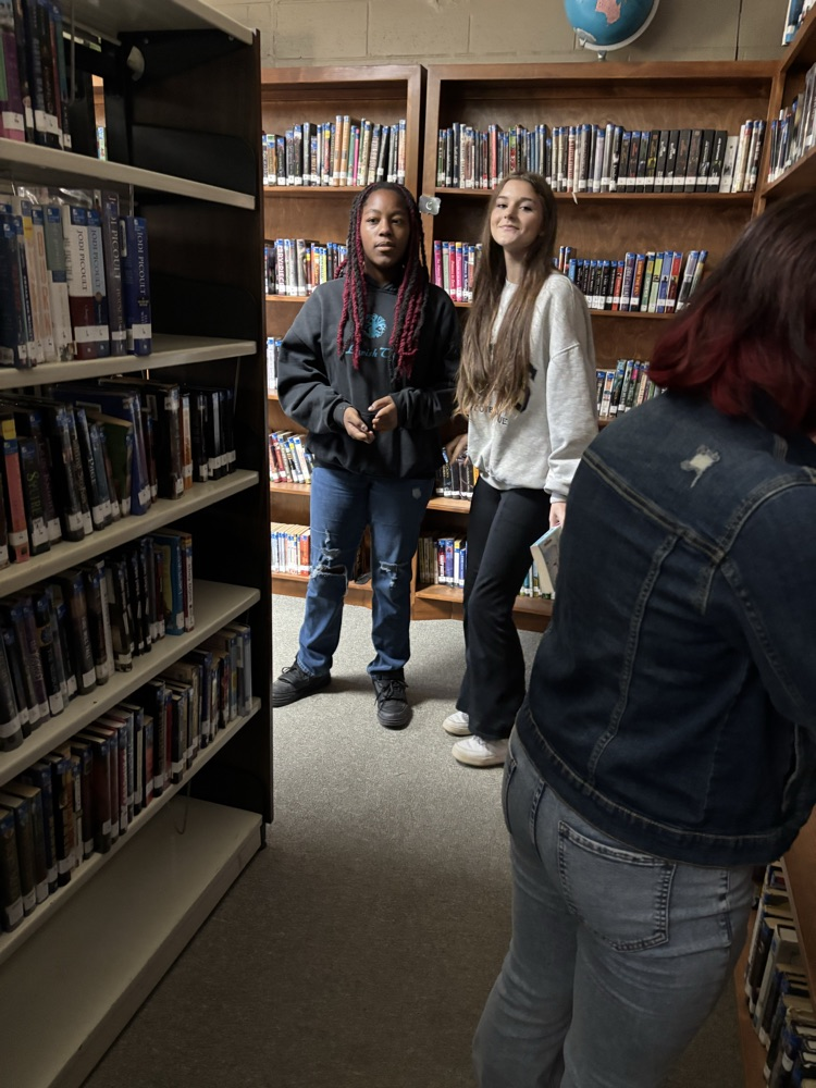 PHOTO OF STUDENTS LOOKING FOR THE PERFECT BOOK