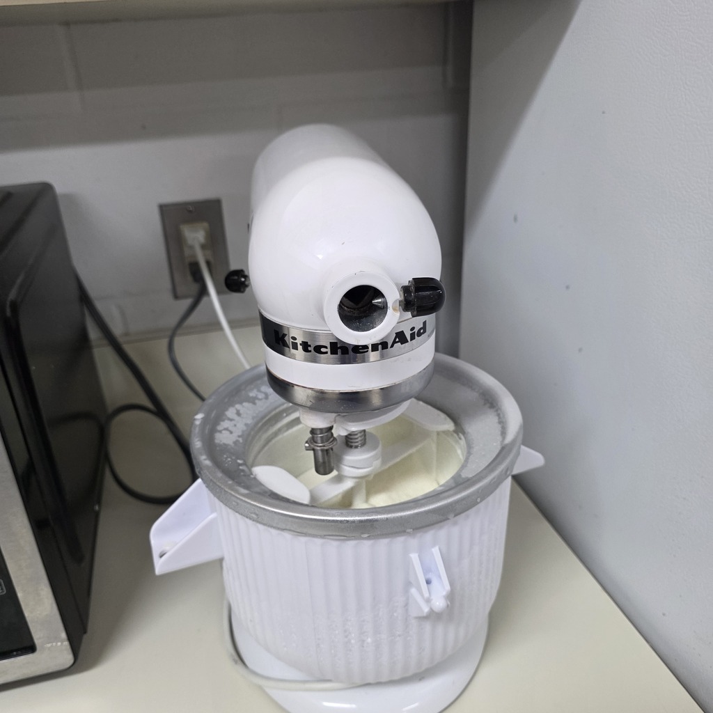 Icecream mixer on a stand