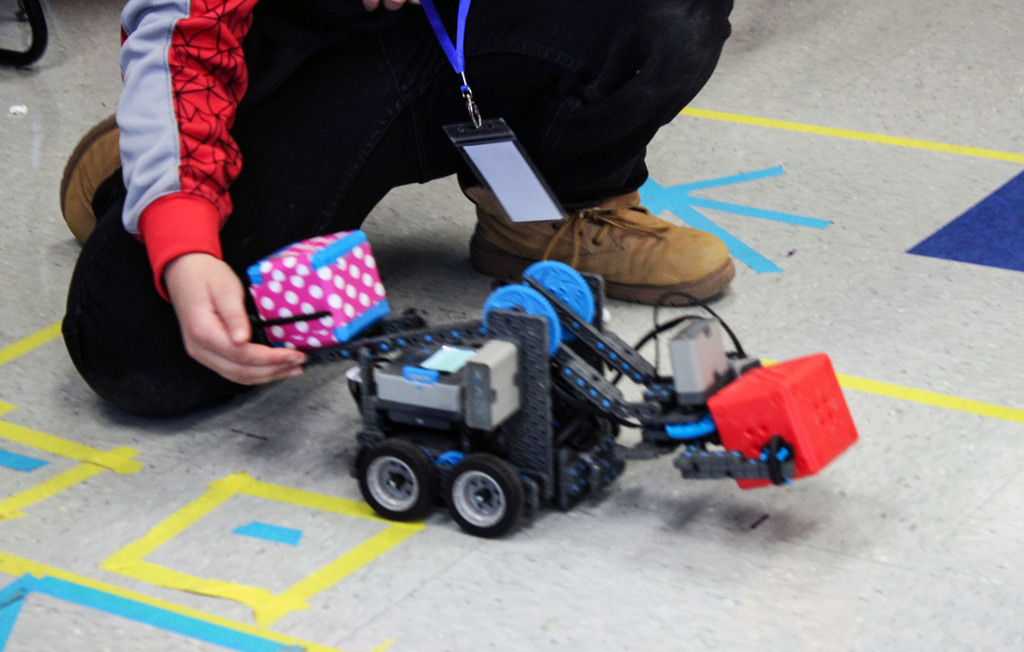 Student explaining how their VEX robot picks up the blocks and places them down.