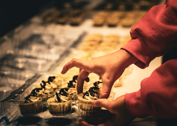 Sweet Emmaline cheesecakes being served to 7 Silver