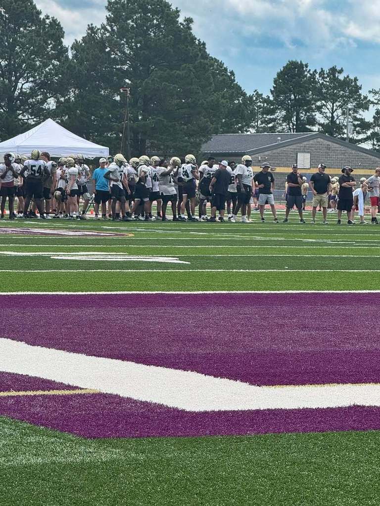 football players practicing