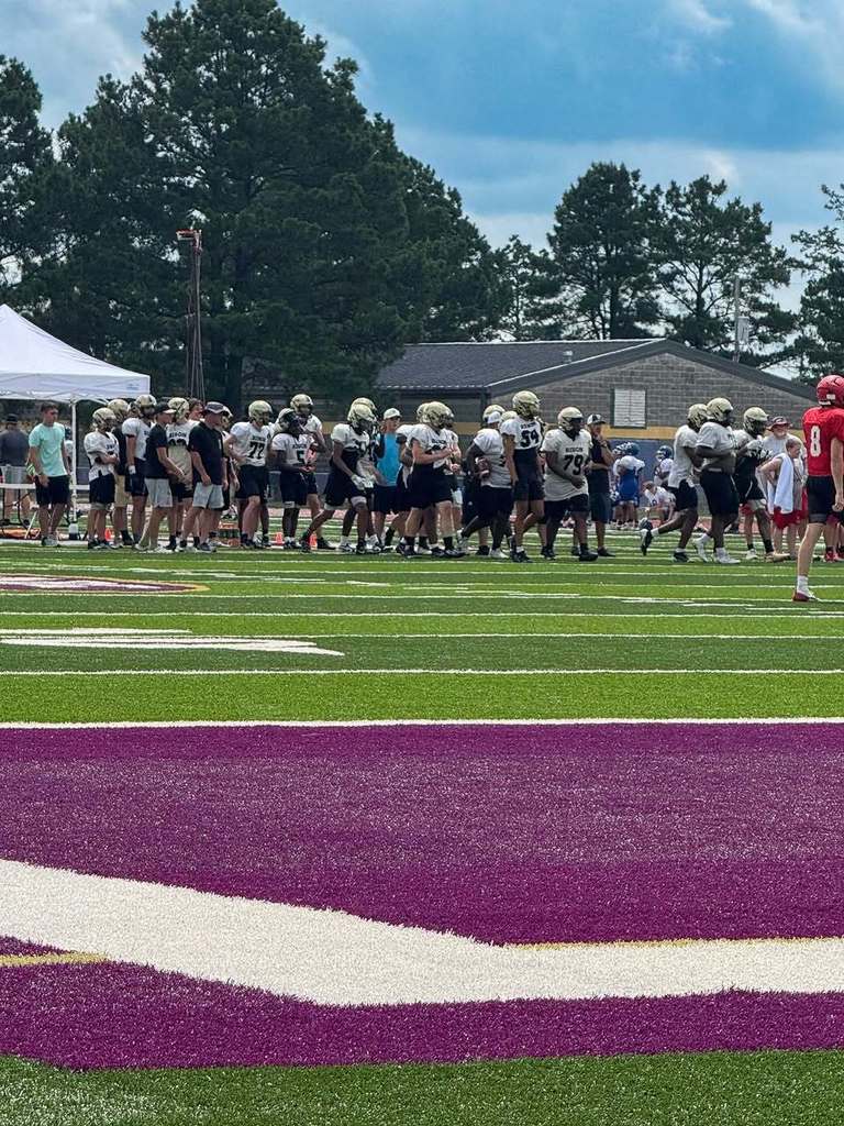 football players practicing
