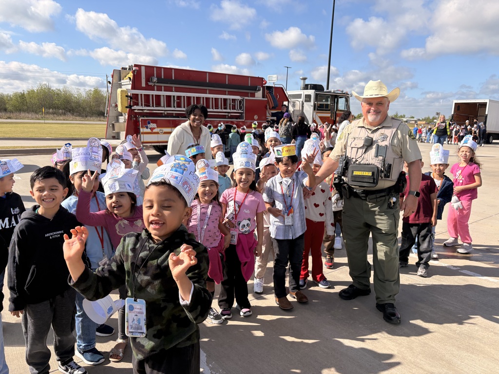Students talking to the Sheriff