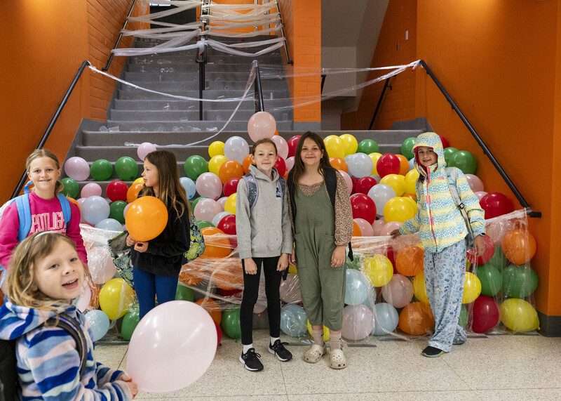 Balloon wall